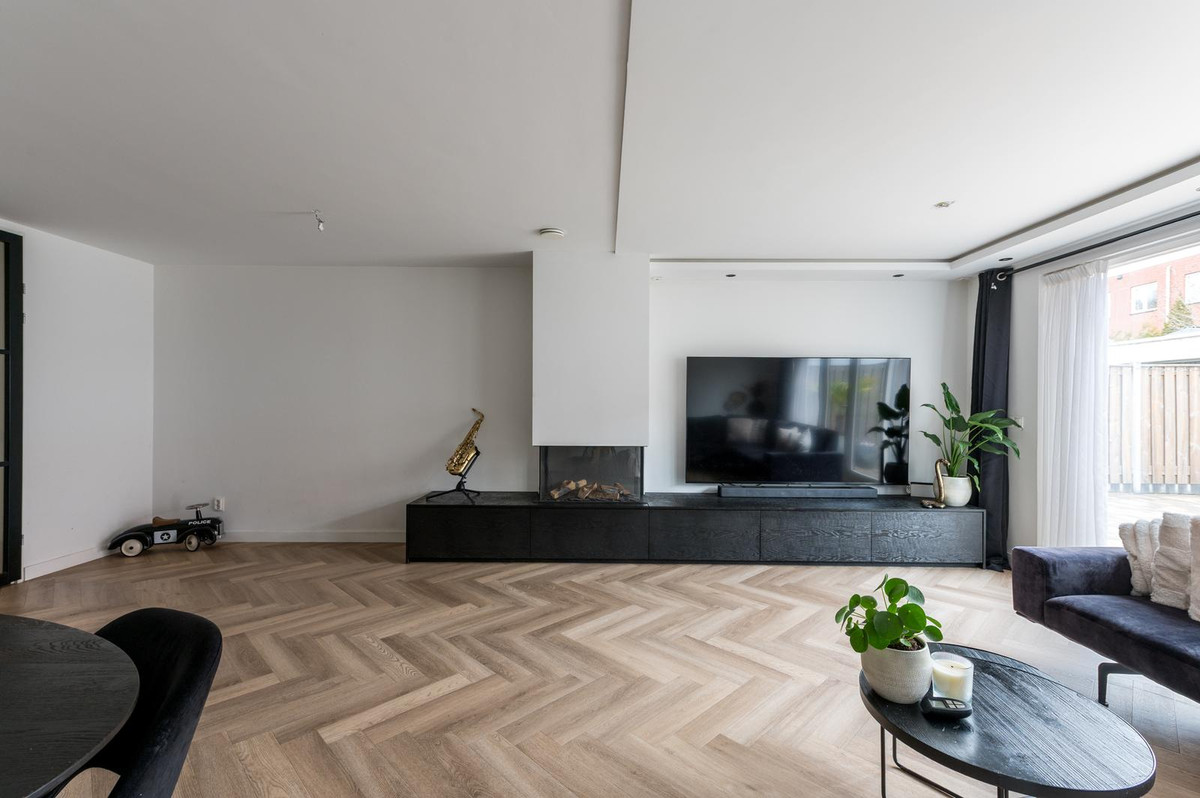 Twee-onder-één-kap te koop: Galjoenstraat 13, Almere