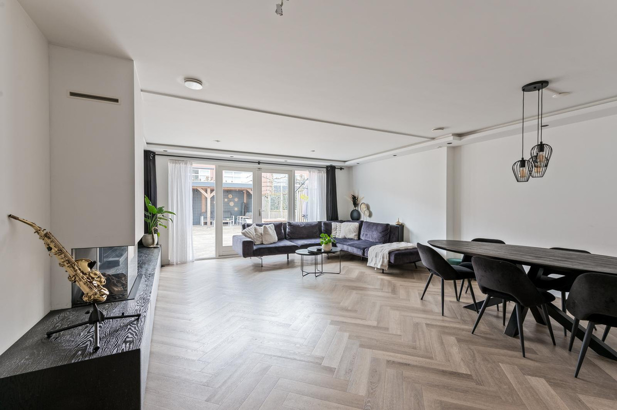 Twee-onder-één-kap te koop: Galjoenstraat 13, Almere