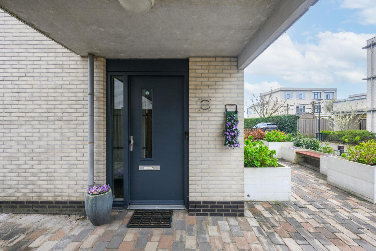 Twee-onder-één-kap te koop: Galjoenstraat 13, Almere