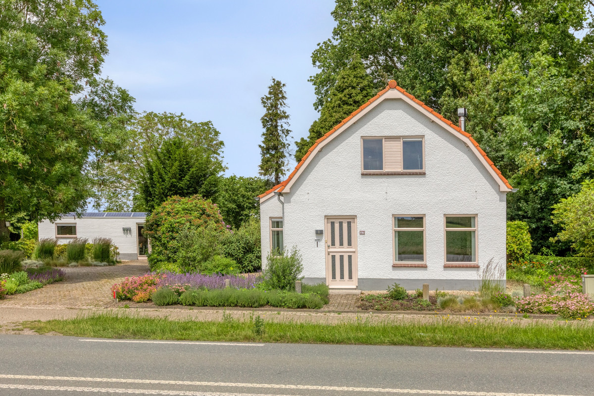 Vrijstaande woning te koop: Valkstraat 17, Overasselt
