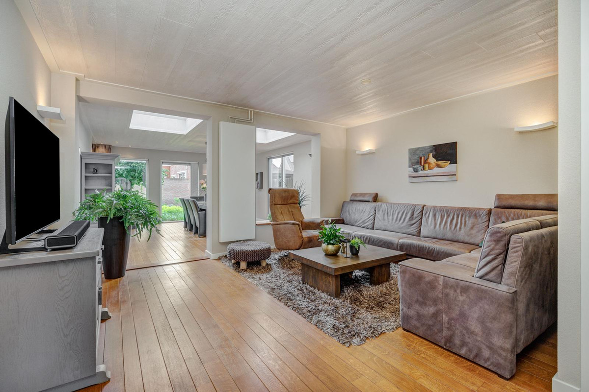 Tussenwoning te koop: Burgemeester van Hulstlaan 12, Heesch