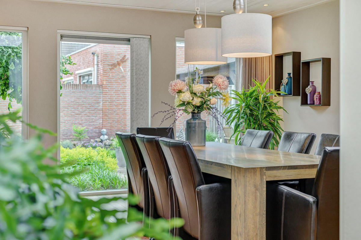 Tussenwoning te koop: Burgemeester van Hulstlaan 12, Heesch
