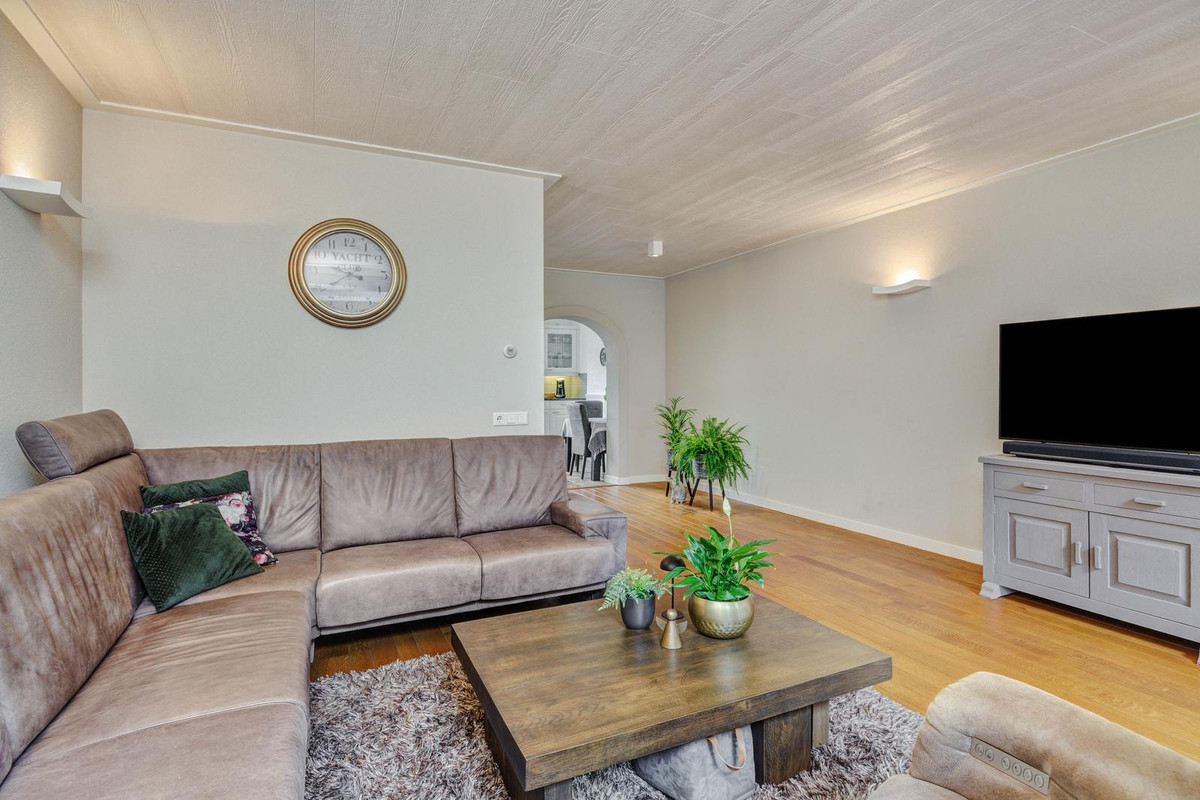 Tussenwoning te koop: Burgemeester van Hulstlaan 12, Heesch