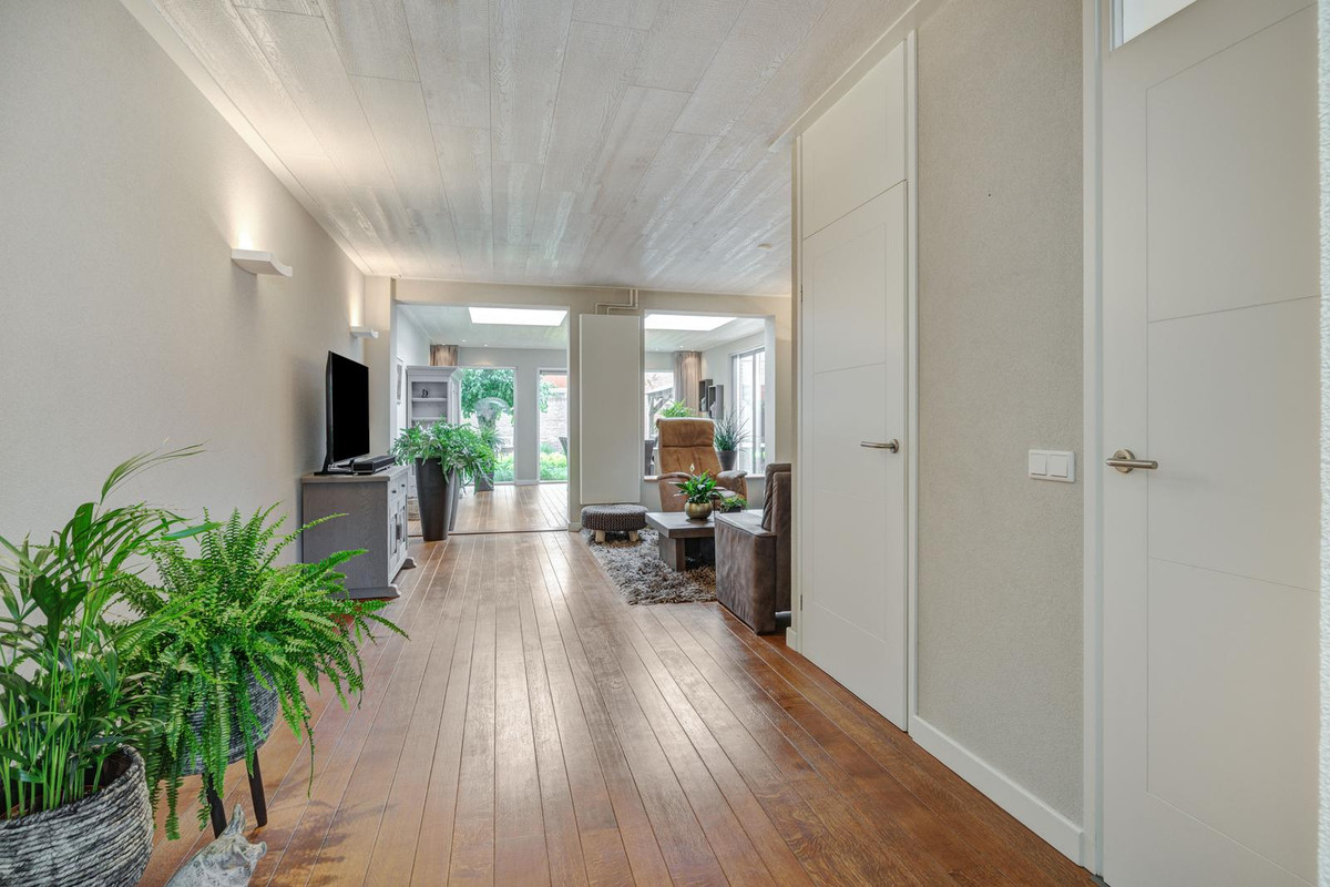 Tussenwoning te koop: Burgemeester van Hulstlaan 12, Heesch