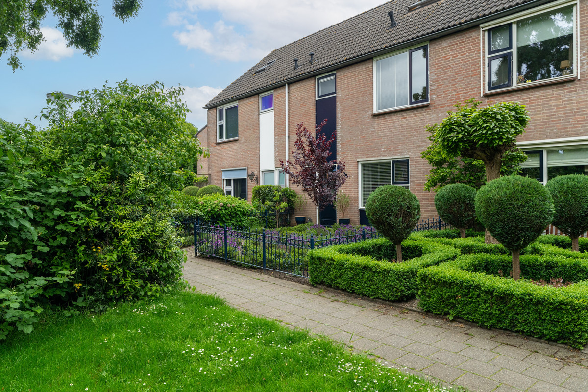 Tussenwoning te koop: Klaproos 64, Werkendam