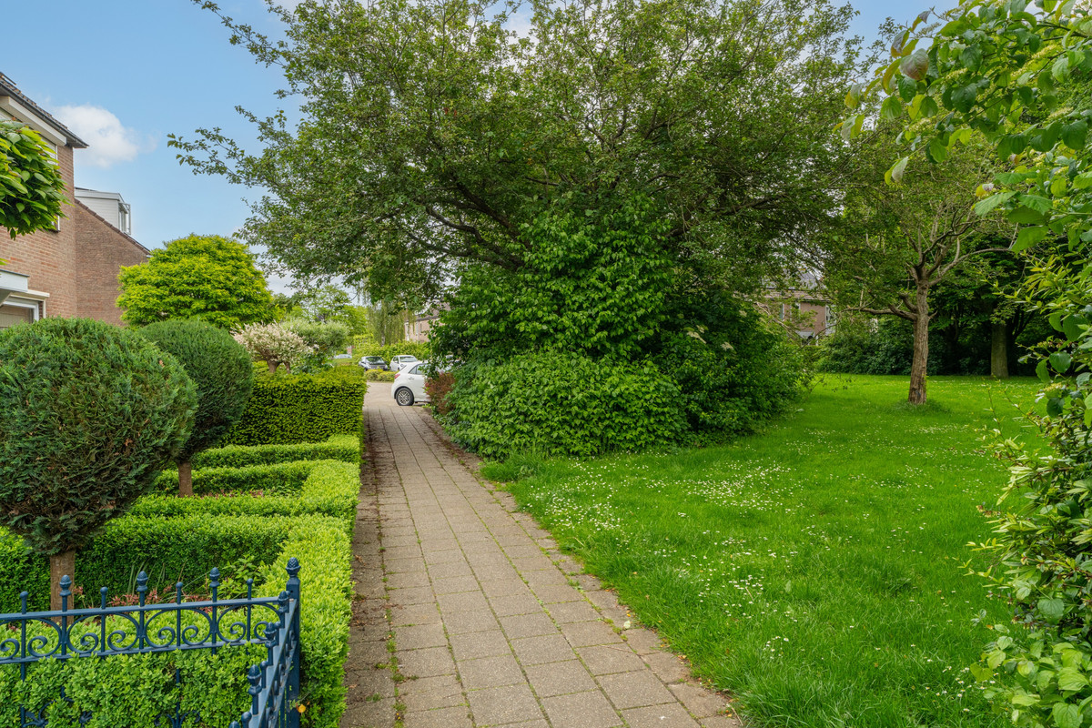 Tussenwoning te koop: Klaproos 64, Werkendam