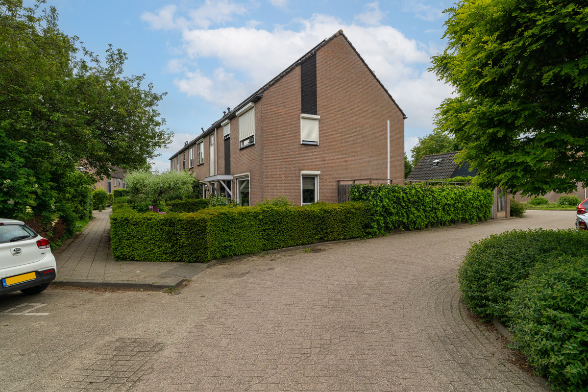 Tussenwoning te koop: Klaproos 64, Werkendam