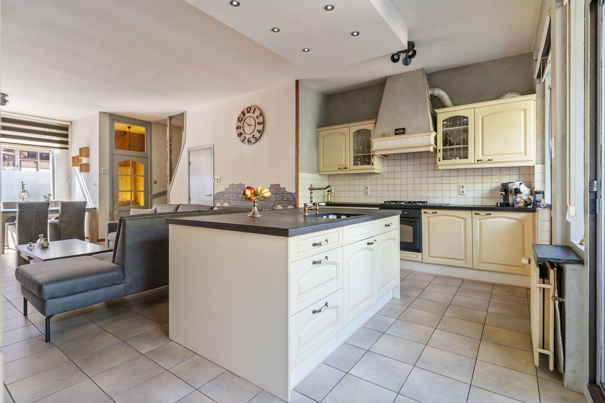 Tussenwoning te koop: Christiaan de Wetstraat 7, Dordrecht
