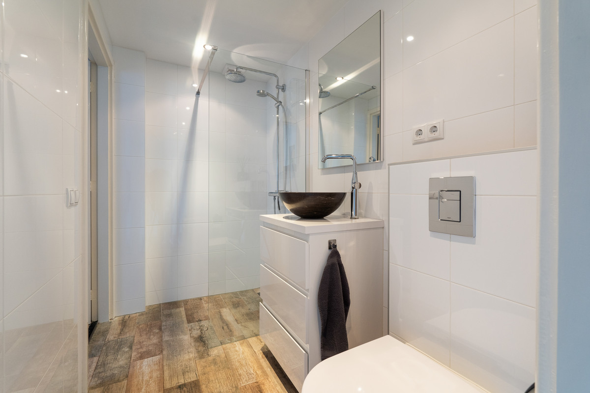 Vrijstaande woning te koop: Noordeinde 77A, Roelofarendsveen
