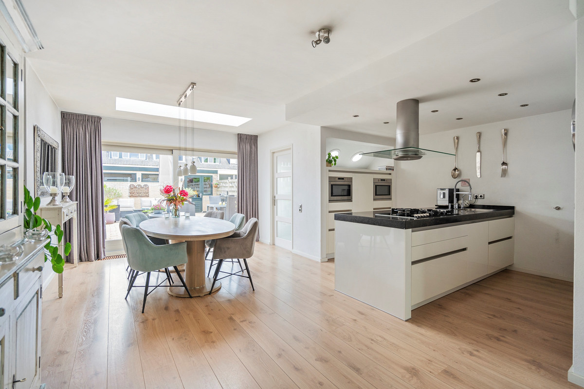 Tussenwoning te koop: Mariënstein 155, Heiloo