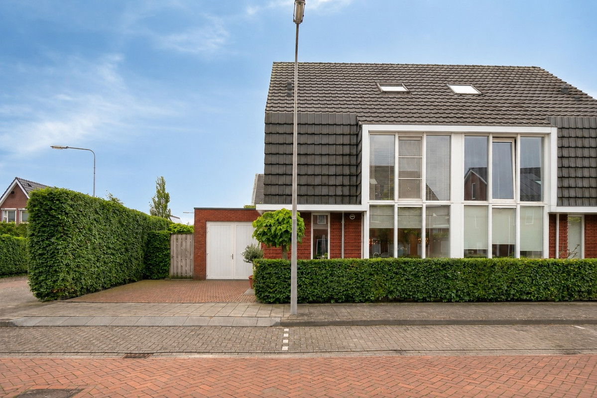 Twee-onder-één-kap te koop: Koenestraat 38, Veenendaal