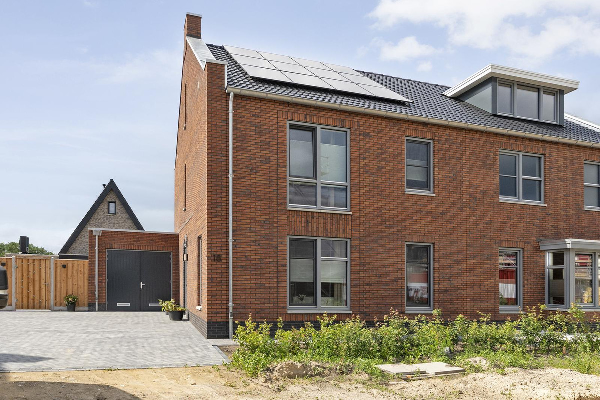 Twee-onder-één-kap te koop: Brasem 18, Hardenberg