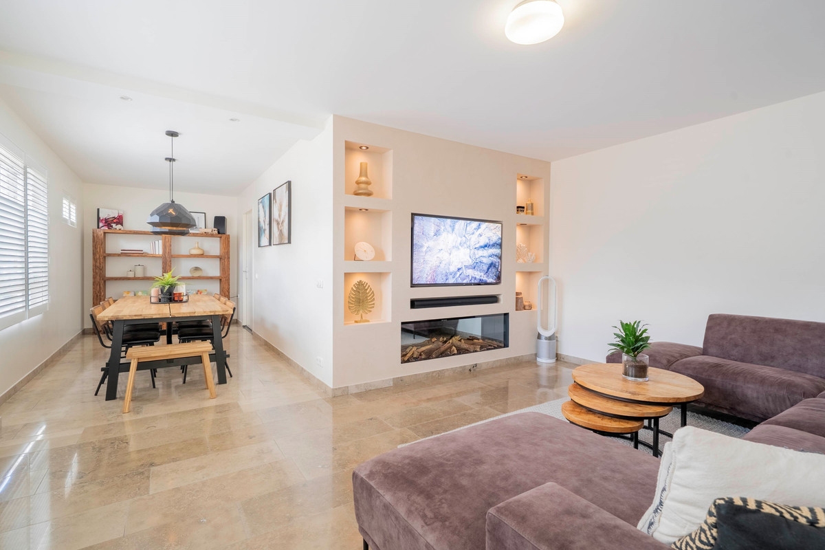Hoekwoning te koop: Pieter Jelles Troelstralaan 2, Zaandam