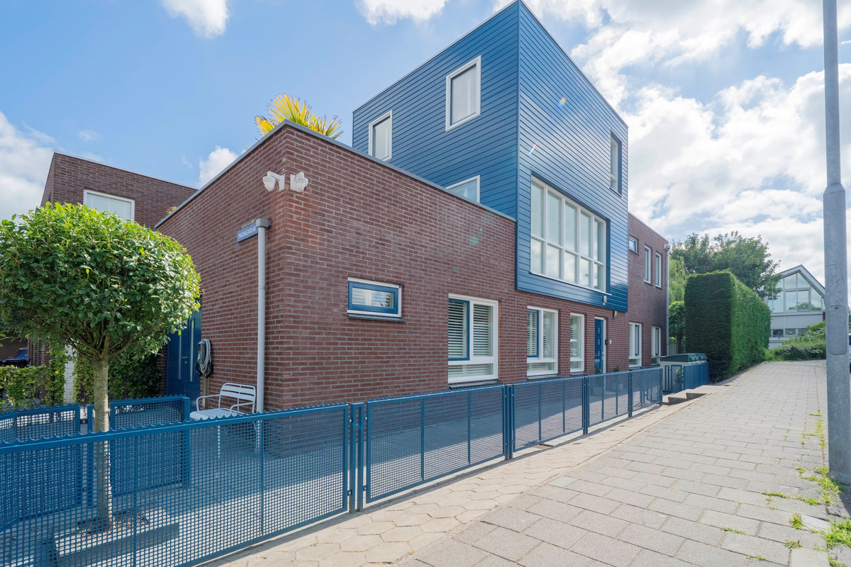 Hoekwoning te koop: Pieter Jelles Troelstralaan 2, Zaandam