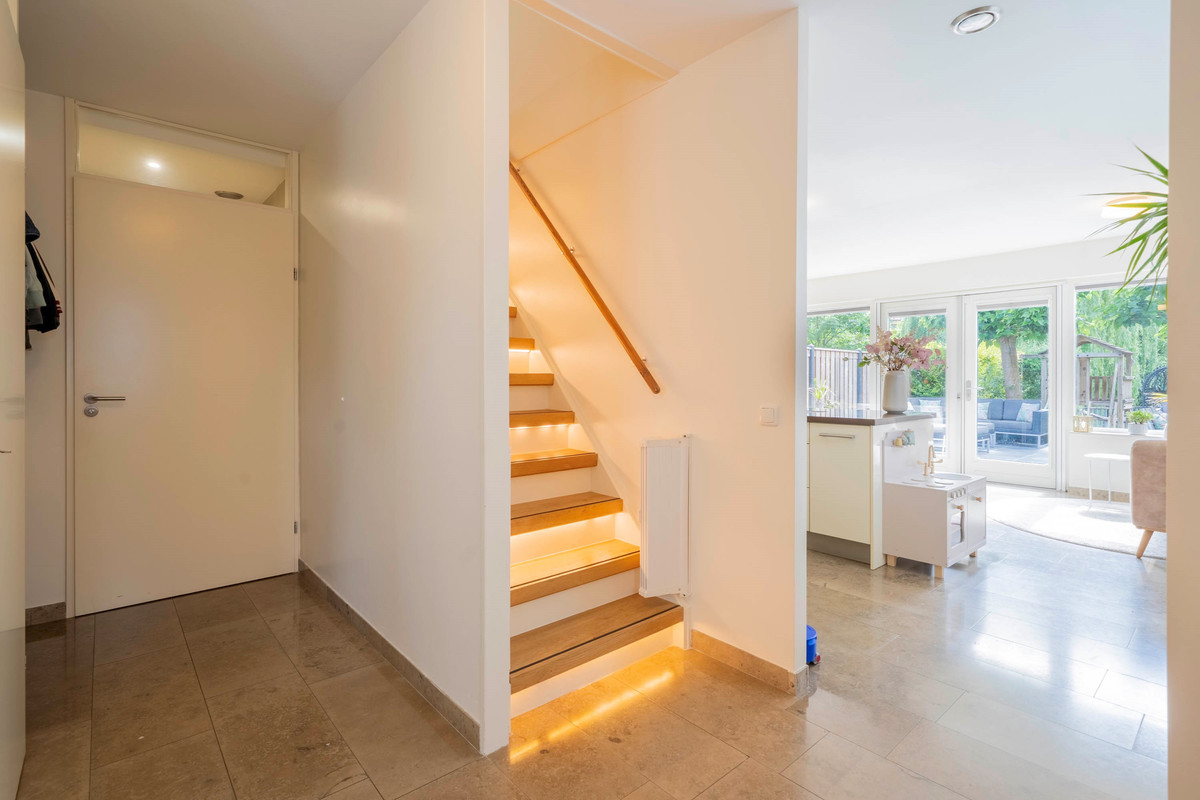 Hoekwoning te koop: Pieter Jelles Troelstralaan 2, Zaandam