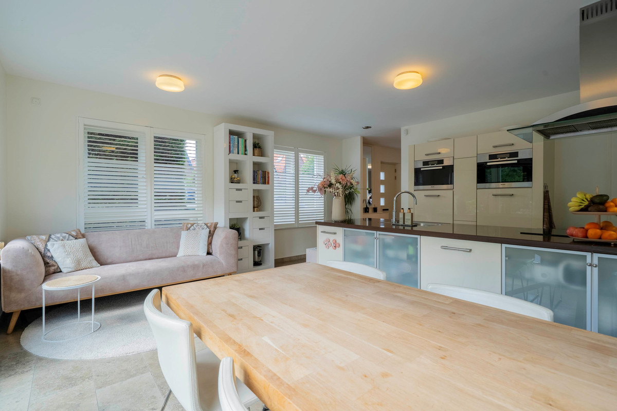 Hoekwoning te koop: Pieter Jelles Troelstralaan 2, Zaandam