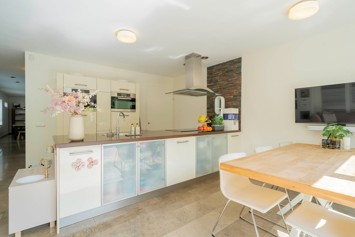 Hoekwoning te koop: Pieter Jelles Troelstralaan 2, Zaandam