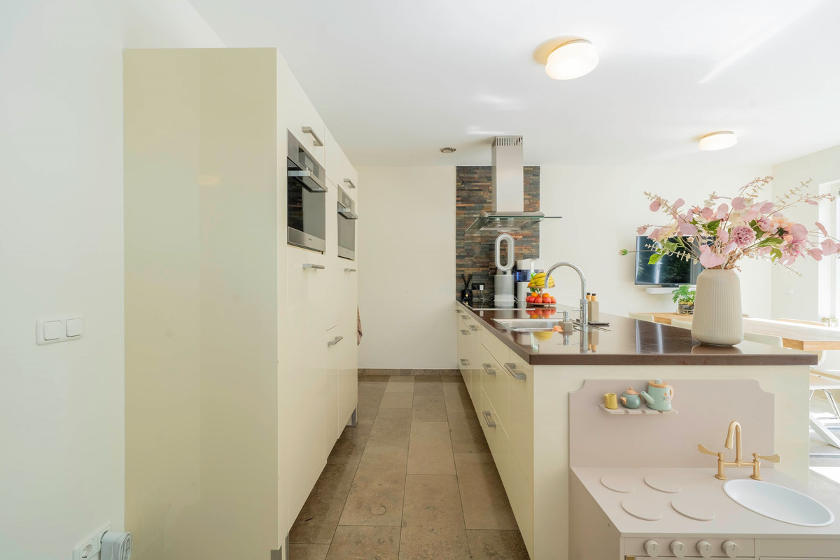 Hoekwoning te koop: Pieter Jelles Troelstralaan 2, Zaandam