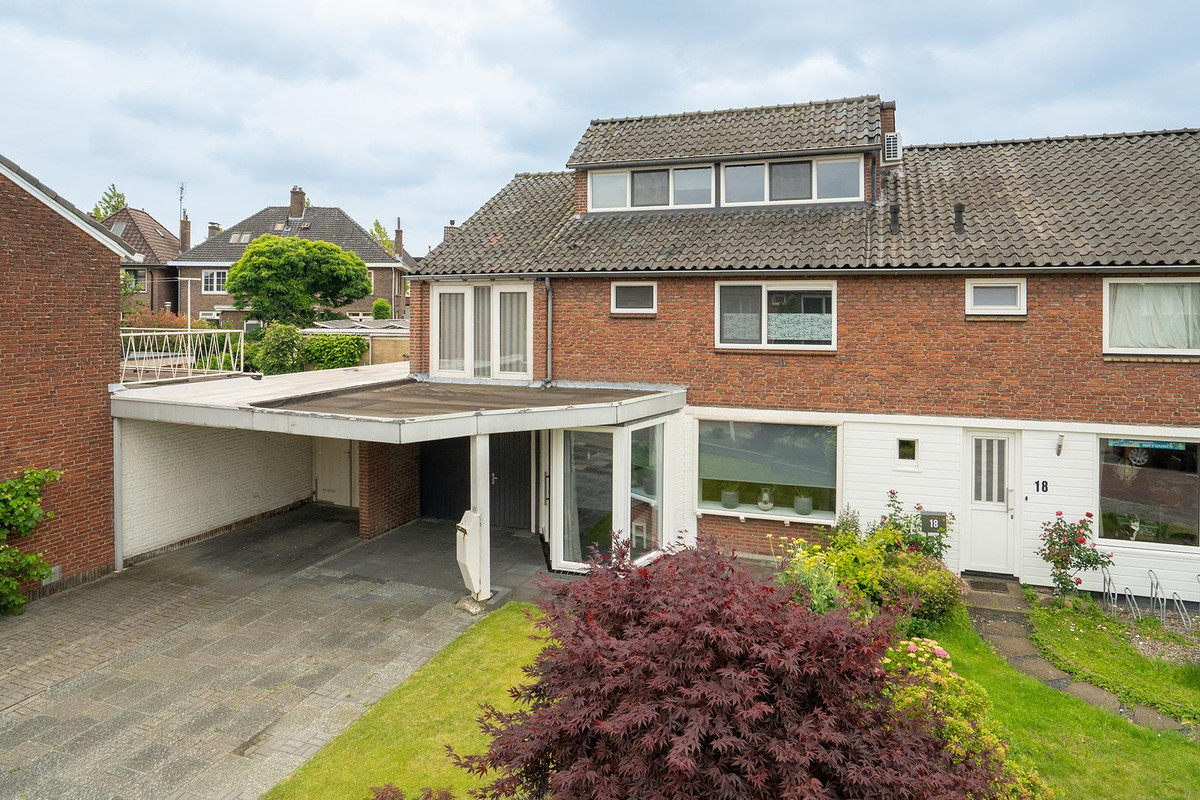 Twee-onder-één-kap te koop: Roombeekstraat 20, Enschede