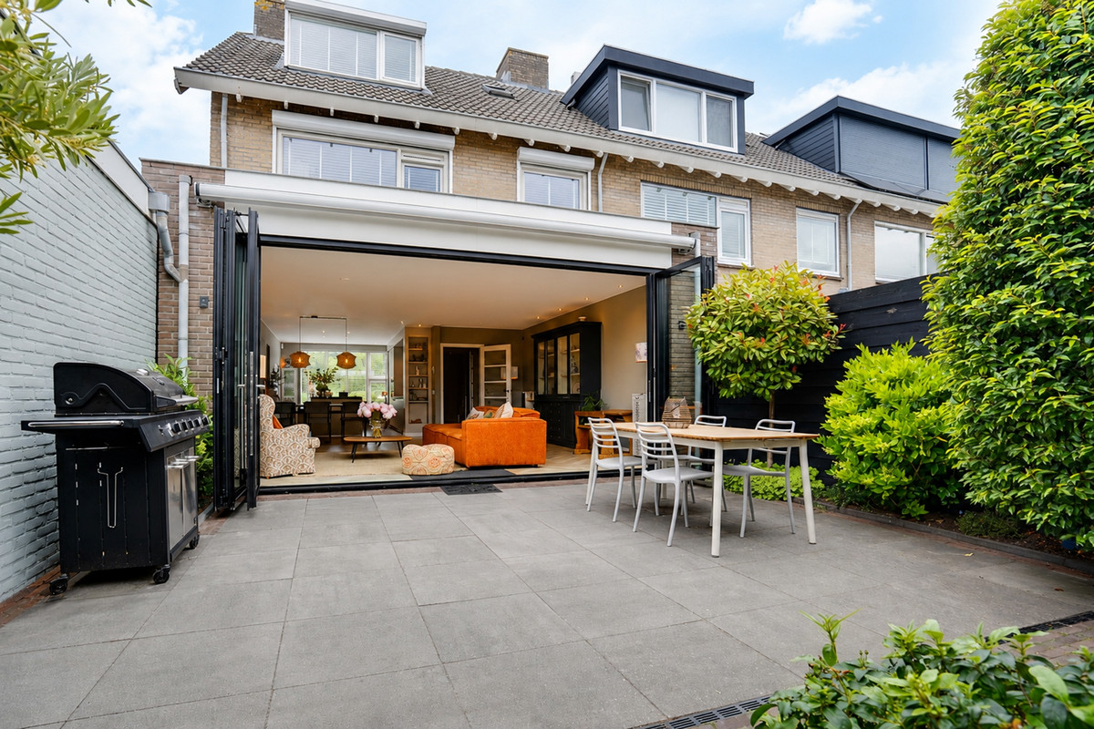 Tussenwoning te koop: Gravin Marialaan 6, Leidschendam