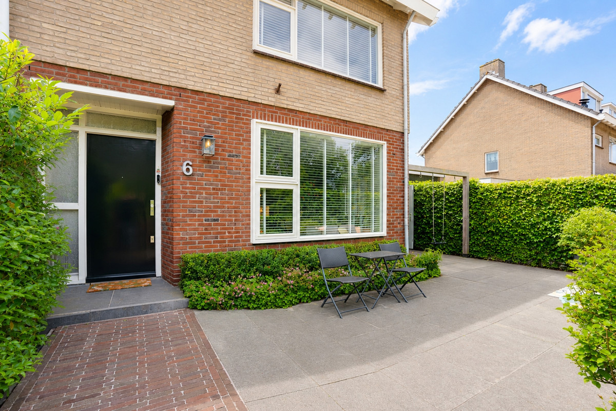 Tussenwoning te koop: Gravin Marialaan 6, Leidschendam