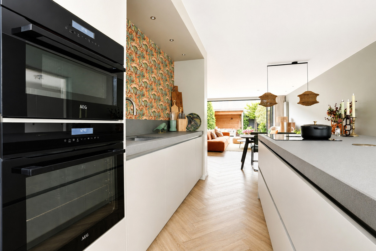 Tussenwoning te koop: Gravin Marialaan 6, Leidschendam
