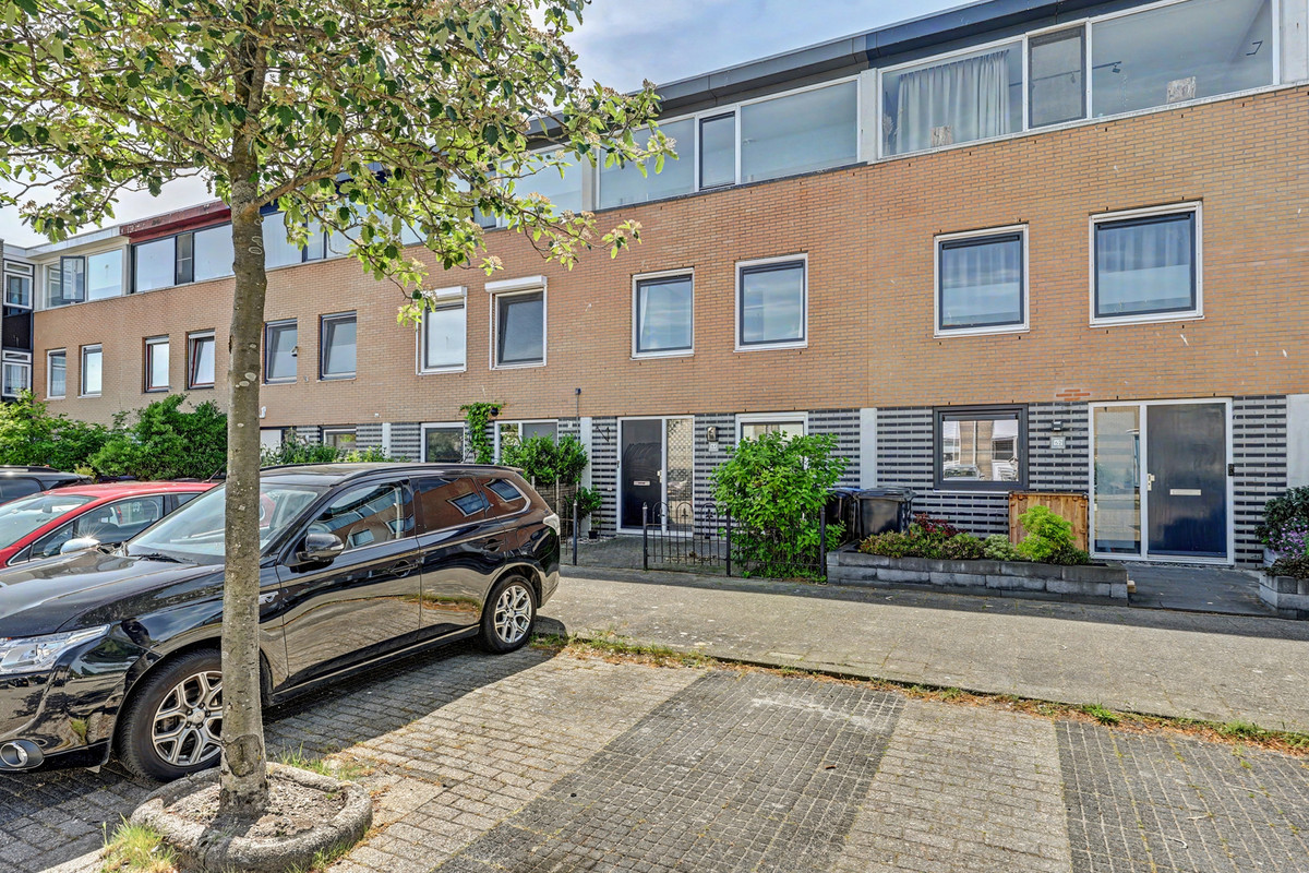 Tussenwoning te koop: Mahatma Gandhistraat 64, Purmerend