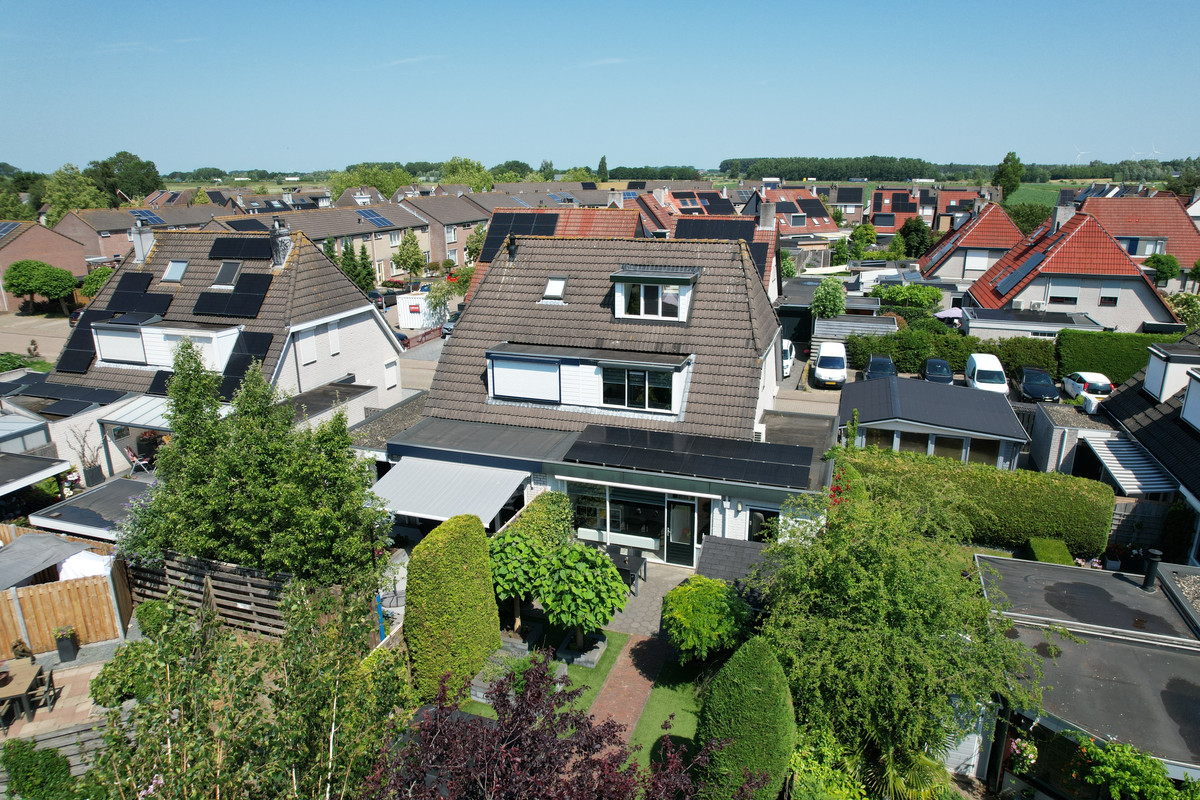 Twee-onder-één-kap te koop: Wisselkom 8, Steenbergen