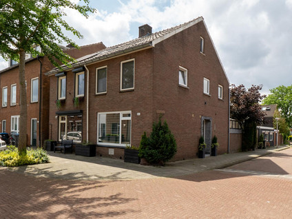 Hoogstraat 82