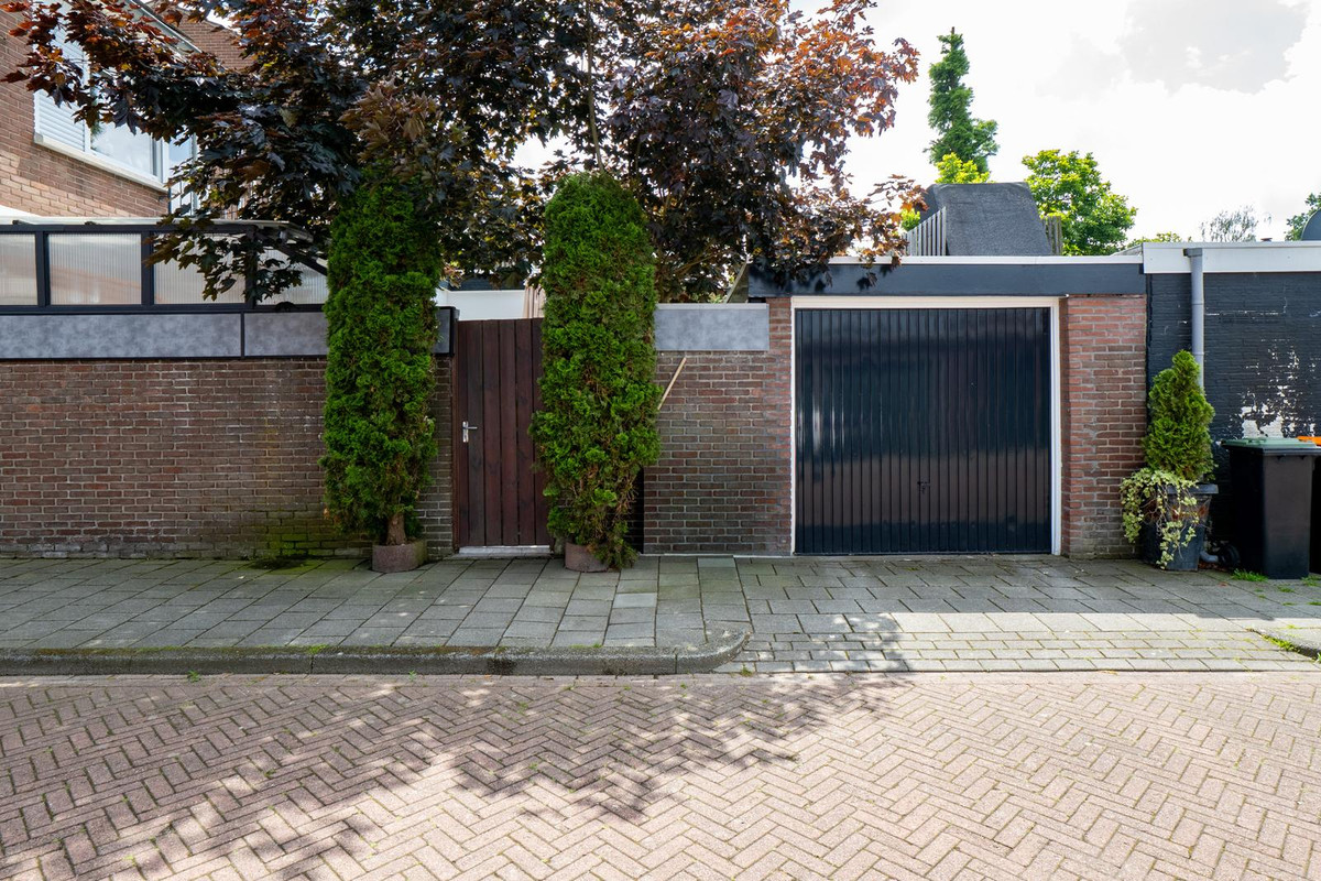 Twee-onder-één-kap te koop: Hoogstraat 82, Enschede