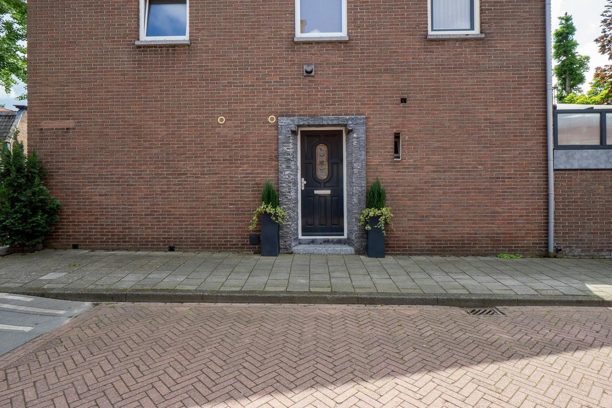 Twee-onder-één-kap te koop: Hoogstraat 82, Enschede