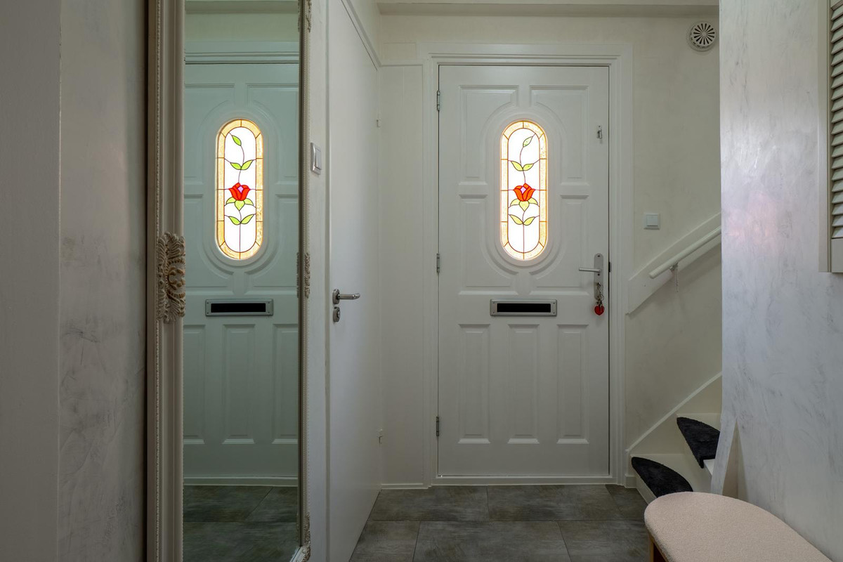 Twee-onder-één-kap te koop: Hoogstraat 82, Enschede