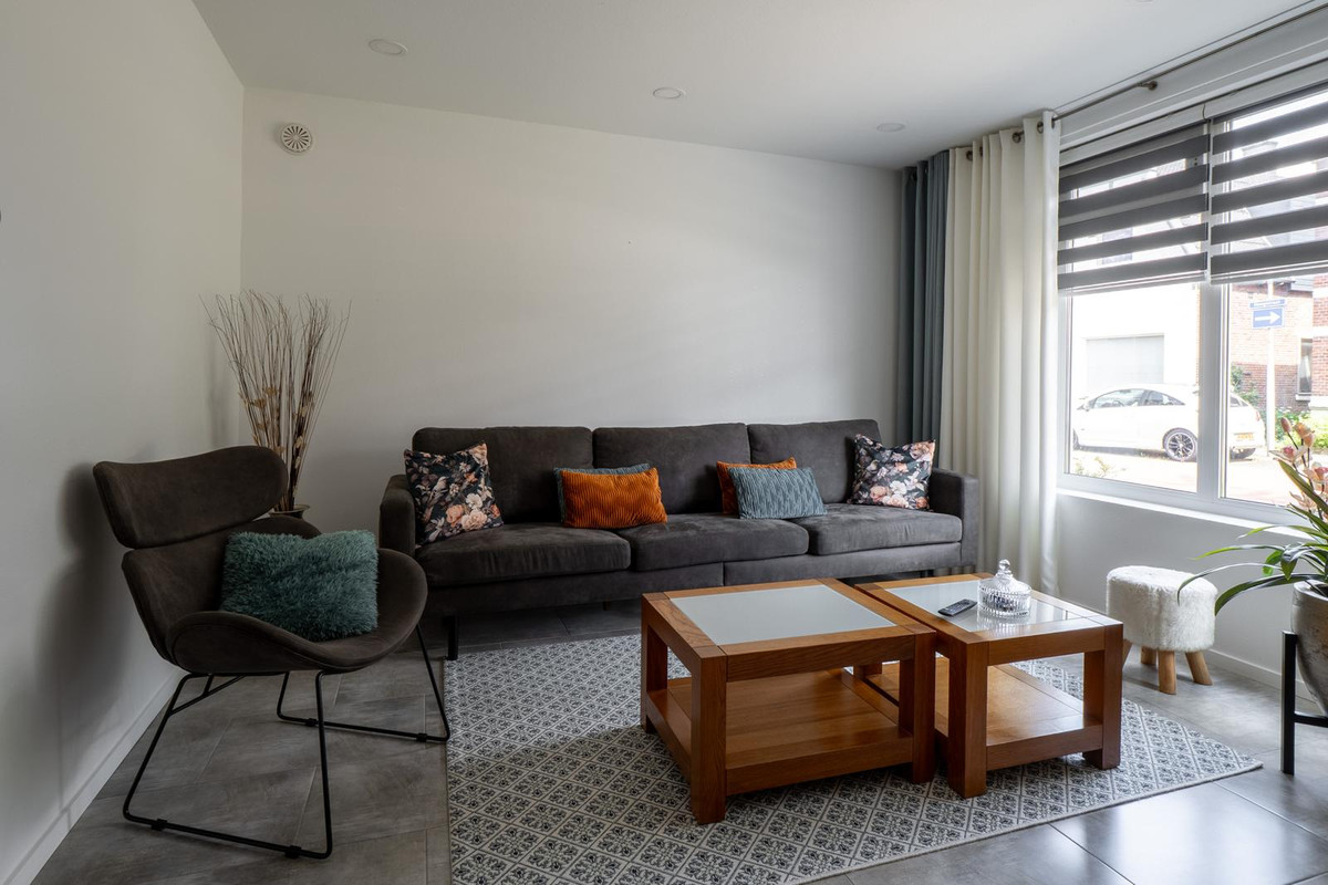 Twee-onder-één-kap te koop: Hoogstraat 82, Enschede
