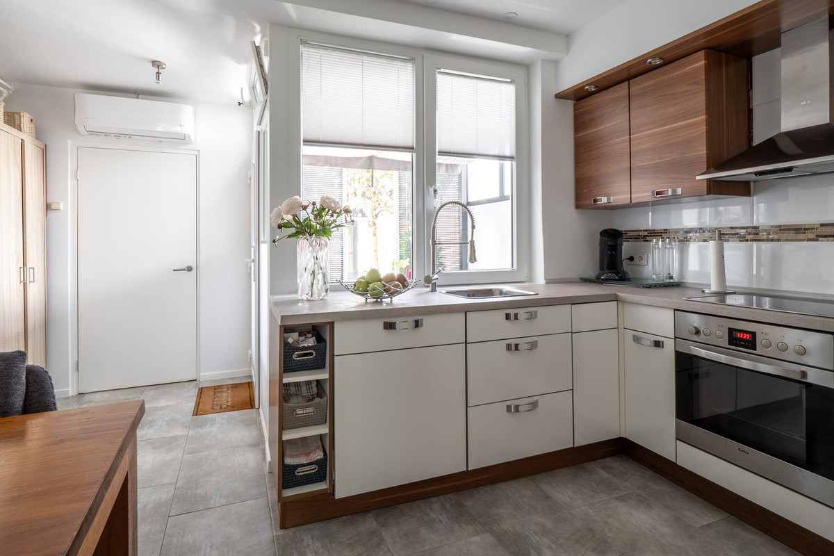 Twee-onder-één-kap te koop: Hoogstraat 82, Enschede