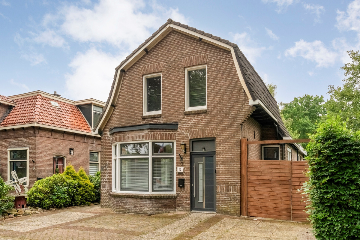 Vrijstaande woning te koop: Stationsstraat 10, Dalen