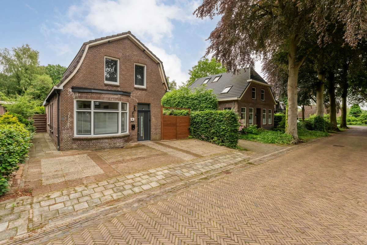 Vrijstaande woning te koop: Stationsstraat 10, Dalen