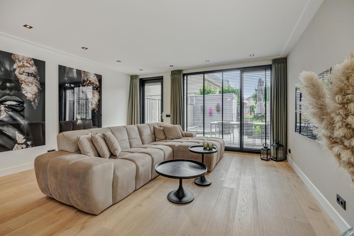 Tussenwoning te koop: Zustershof 7, Oss