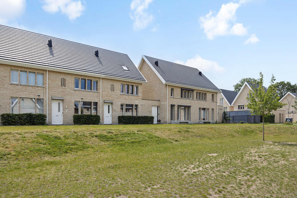 Tussenwoning te koop: Zustershof 7, Oss