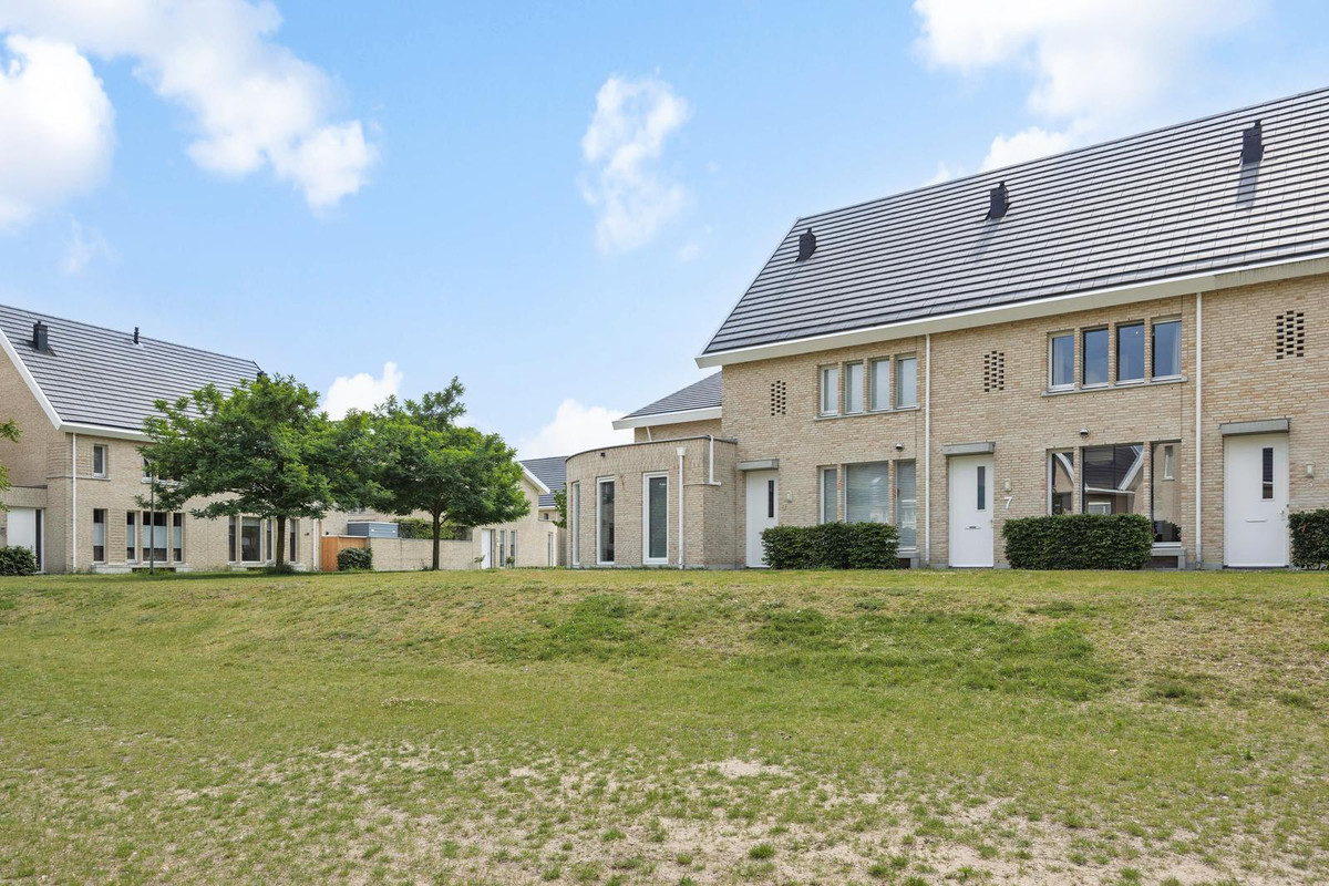 Tussenwoning te koop: Zustershof 7, Oss