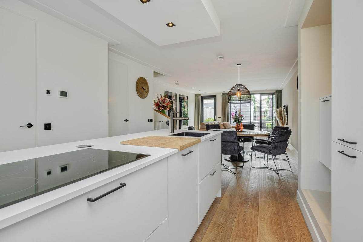 Tussenwoning te koop: Zustershof 7, Oss