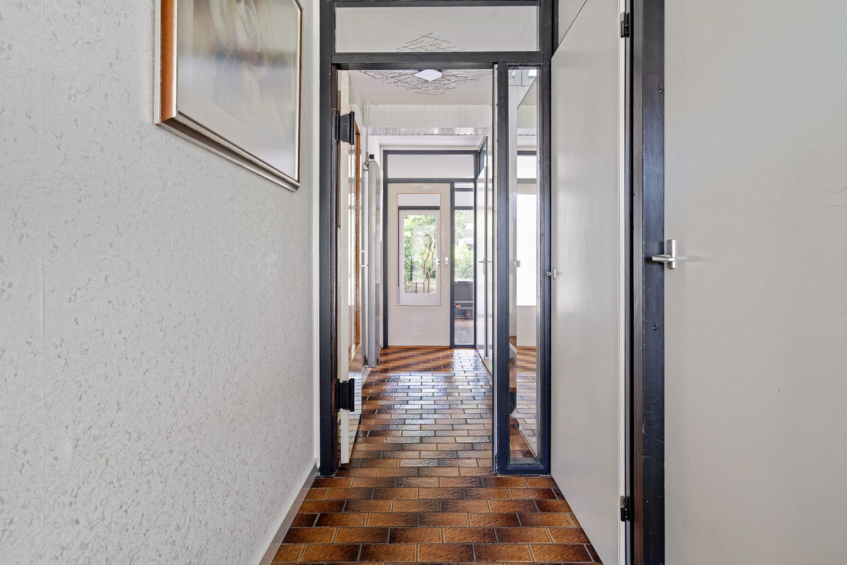 Hoekwoning te koop: Kamillestraat 1, Apeldoorn
