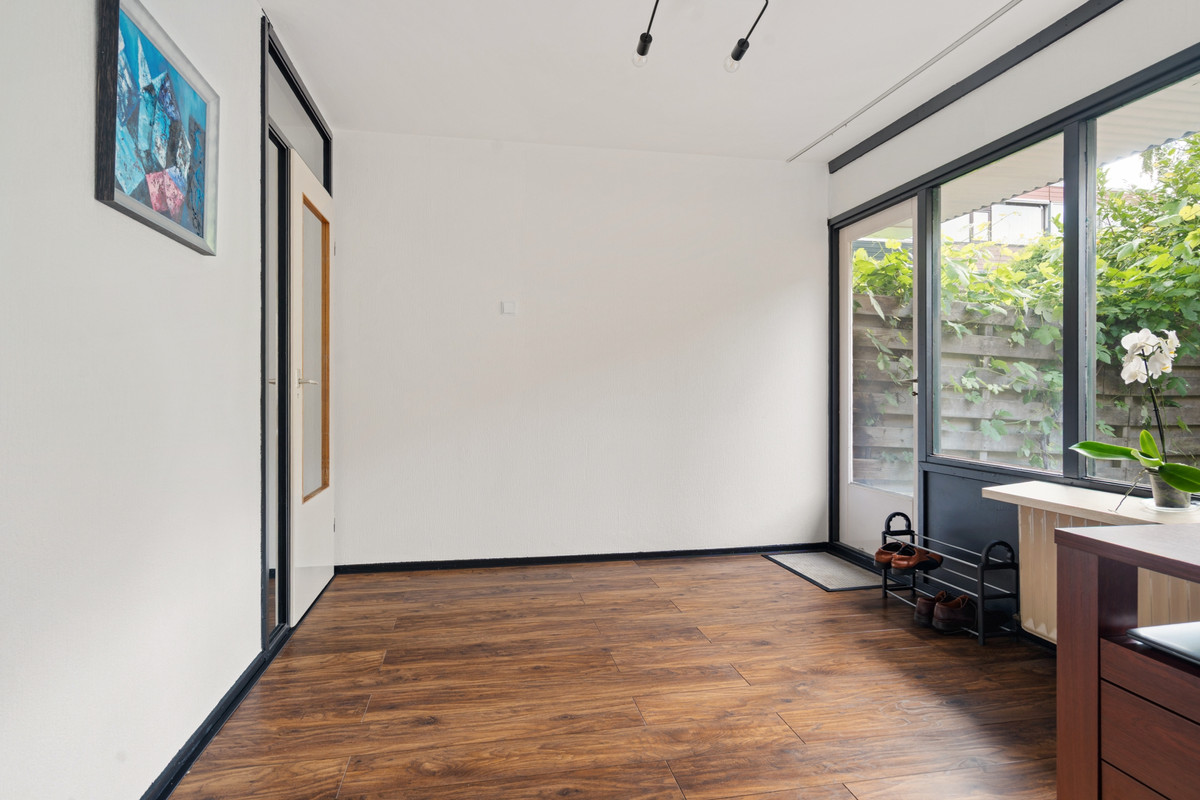Hoekwoning te koop: Kamillestraat 1, Apeldoorn