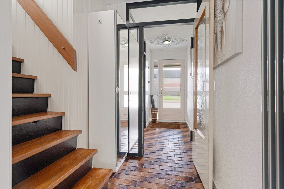 Hoekwoning te koop: Kamillestraat 1, Apeldoorn