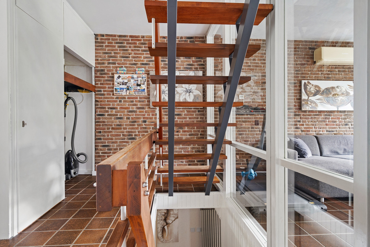 Hoekwoning te koop: Kamillestraat 1, Apeldoorn