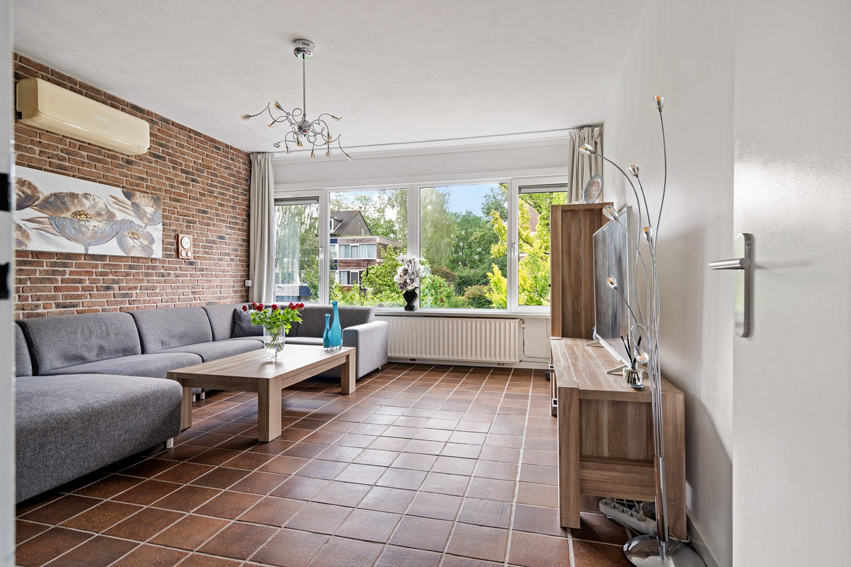 Hoekwoning te koop: Kamillestraat 1, Apeldoorn