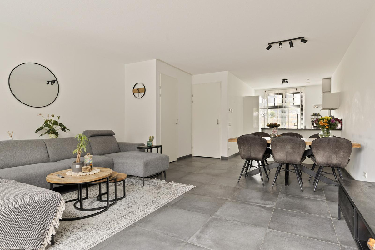 Tussenwoning te koop: Schrijvershoeve 8, Helmond
