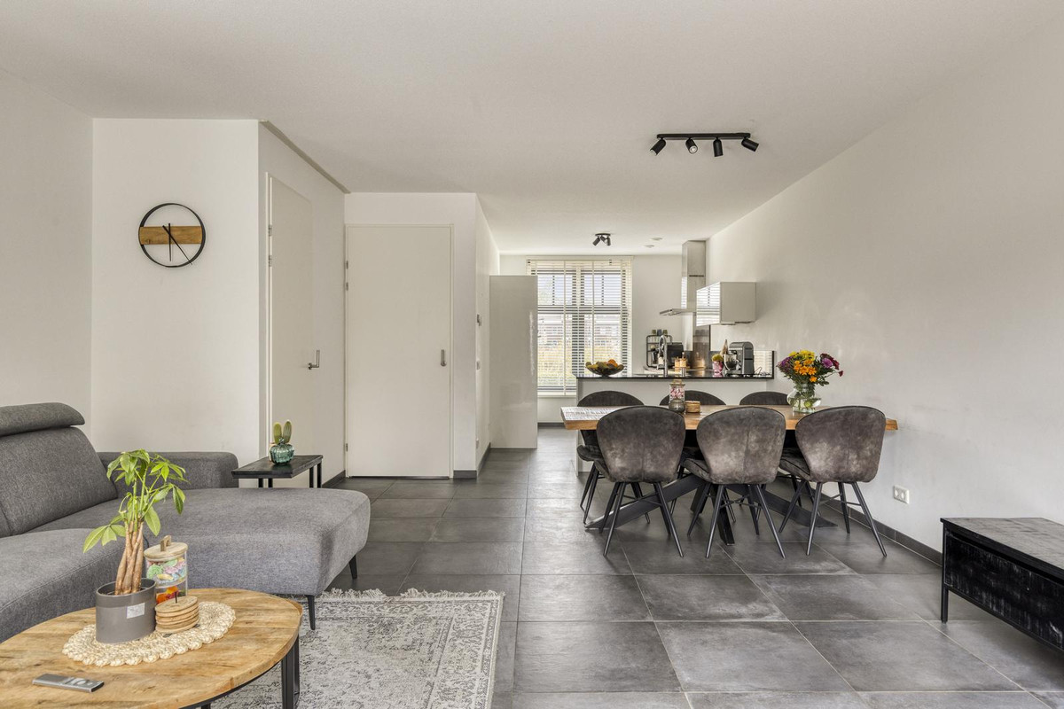 Tussenwoning te koop: Schrijvershoeve 8, Helmond