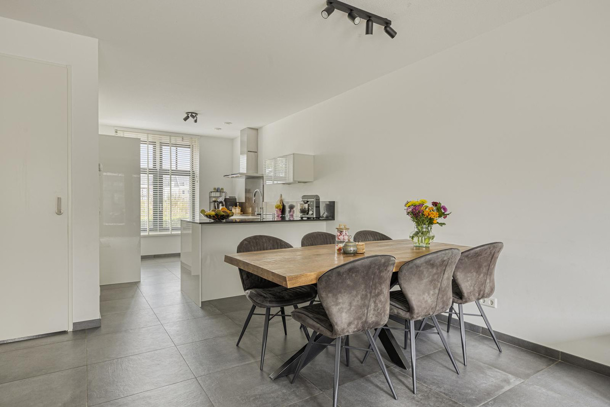 Tussenwoning te koop: Schrijvershoeve 8, Helmond