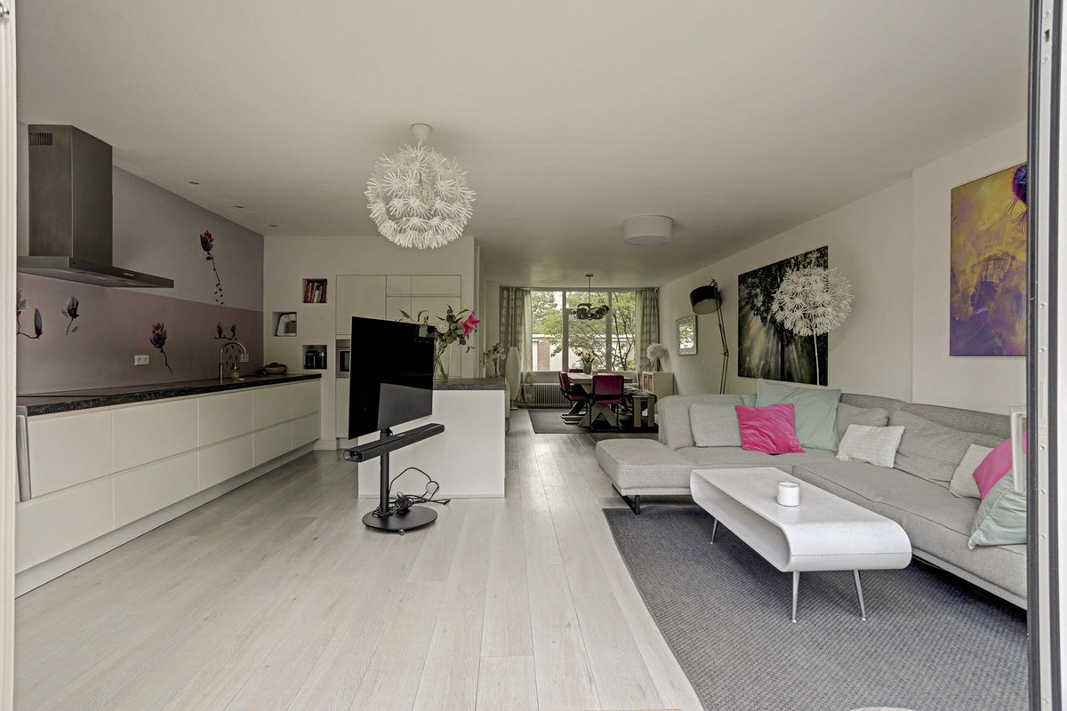 Tussenwoning te koop: Van der Helmstraat 421, Rotterdam