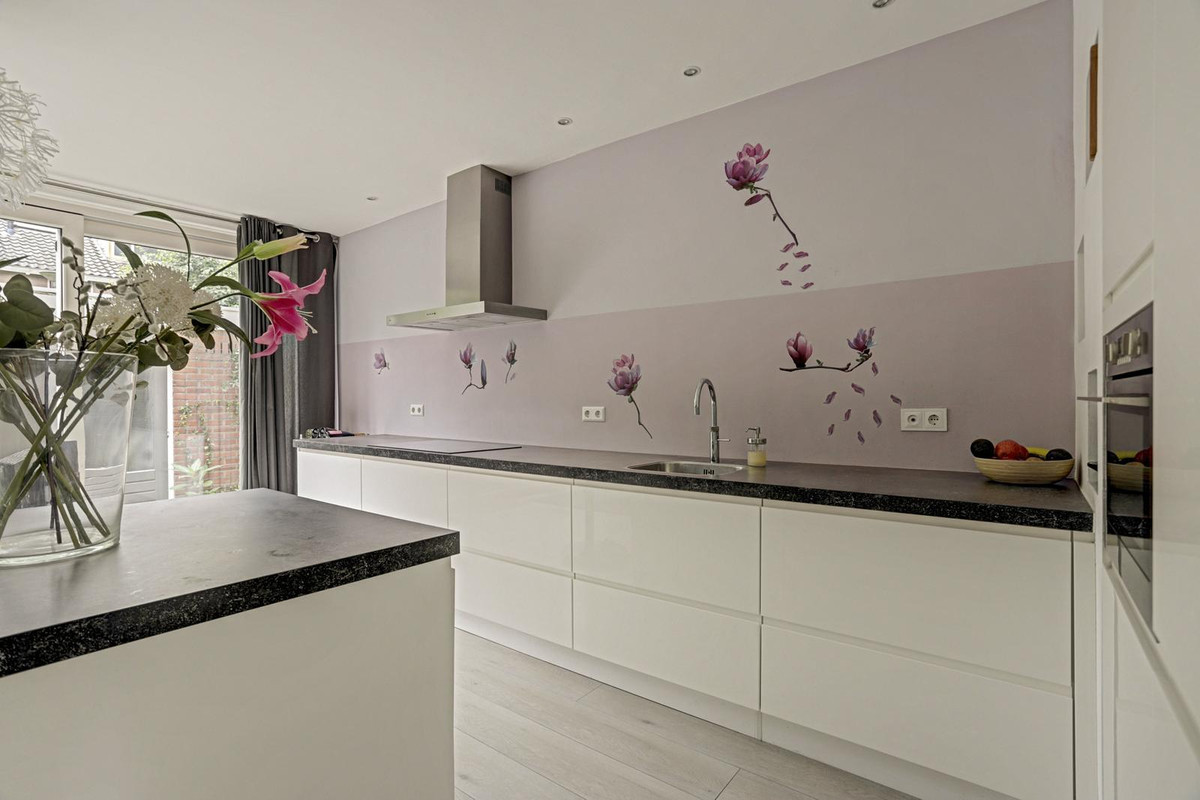 Tussenwoning te koop: Van der Helmstraat 421, Rotterdam